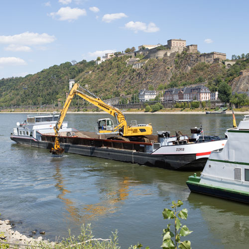 Dredger ship